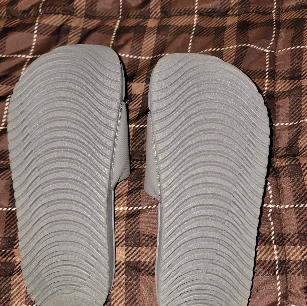 Nike slides - Picture 2 of 3
